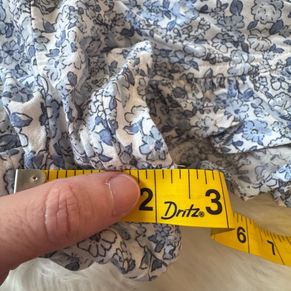 Hollister Size M Floral Ruffle Hem Shorts - Picture 8 of 8
